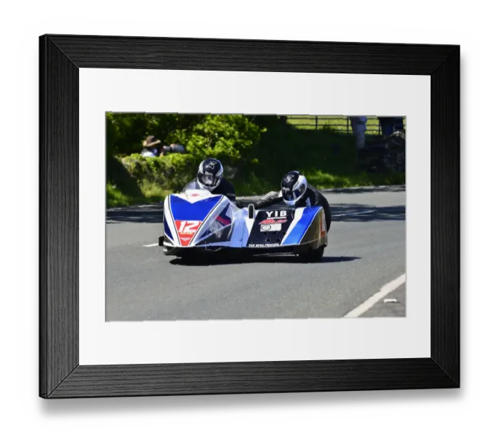 Framed Print : Darren Hope & Paul Bumfrey (DMR Suzuki) 2015 Sidecar TT Framed Print : Darren Hope & Paul Bumfrey (DMR Suzuki) 2015 Sidecar TT