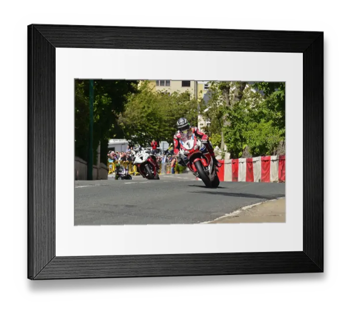 Framed Print : John McGuinness (Honda) 2015 Superbike TT Framed Print : John McGuinness (Honda) 2015 Superbike TT