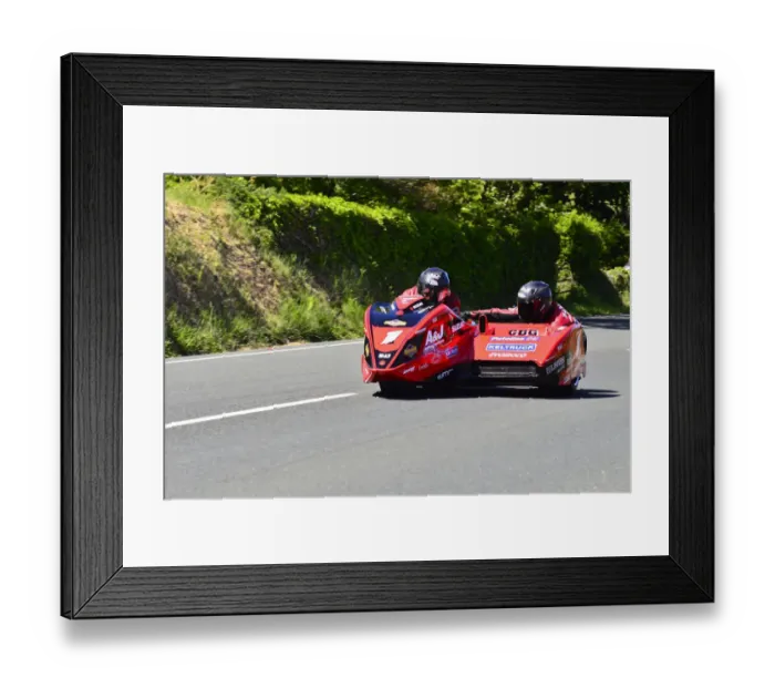 Framed Print : Dave Molyneux & Benjamin Binns (DMR Suzuki) 2015 Sidecar TT Framed Print : Dave Molyneux & Benjamin Binns (DMR Suzuki) 2015 Sidecar TT