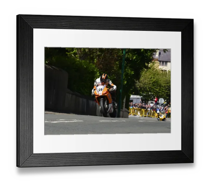 Framed Print : Dave Hewson (Aprilia) 2015 Superbike TT Framed Print : Dave Hewson (Aprilia) 2015 Superbike TT