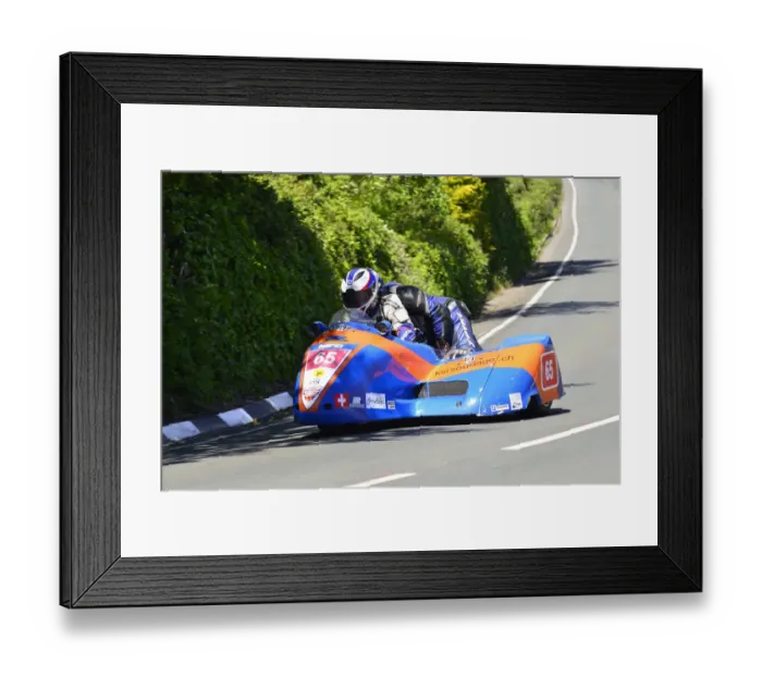 Framed Print : Pascal Gassmann & Olivier Chabloz (Shelbourne) 2015 Sidecar TT Framed Print : Pascal Gassmann & Olivier Chabloz (Shelbourne) 2015 Sidecar TT