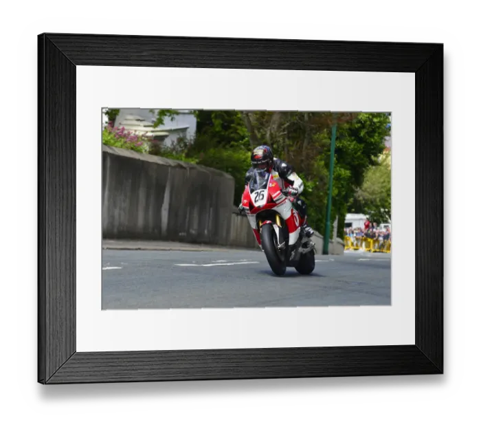 Framed Print : Ben Wylie (Bimota) 2015 Superbike TT Framed Print : Ben Wylie (Bimota) 2015 Superbike TT