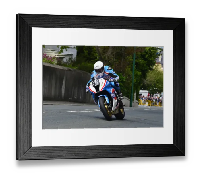 Framed Print : Andy Lawson (Kawasaki) 2015 Superbike TT Framed Print : Andy Lawson (Kawasaki) 2015 Superbike TT
