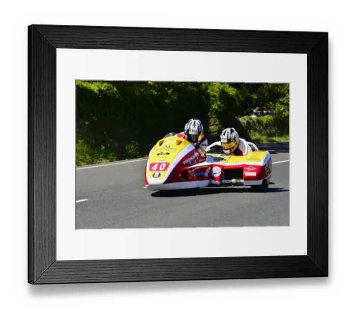 Framed Print : Stephen Ramsden & Matty Ramsden (LCR) 2015 Sidecar TT Framed Print : Stephen Ramsden & Matty Ramsden (LCR) 2015 Sidecar TT