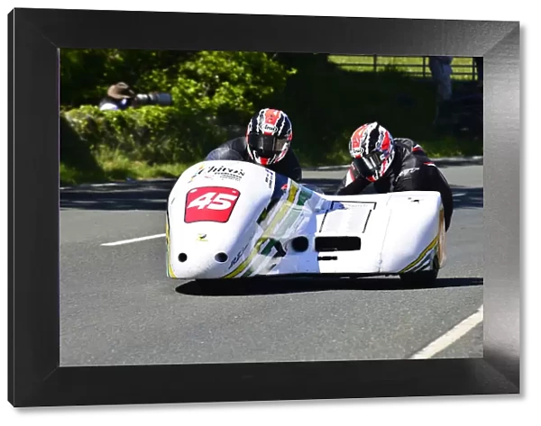 Darryl Raynor & Richard Lawrence (Shelbourne Honda) 2015 Sidecar TT