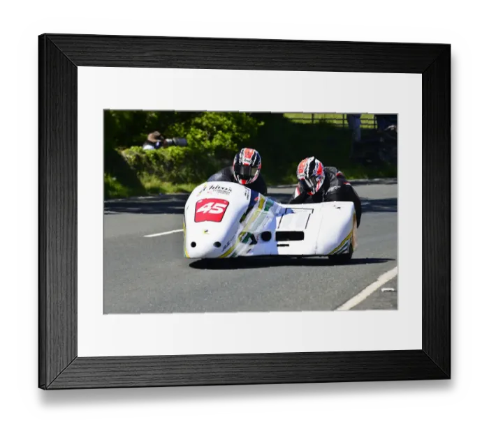 Framed Print : Darryl Raynor & Richard Lawrence (Shelbourne Honda) 2015 Sidecar TT Framed Print : Darryl Raynor & Richard Lawrence (Shelbourne Honda) 2015 Sidecar TT