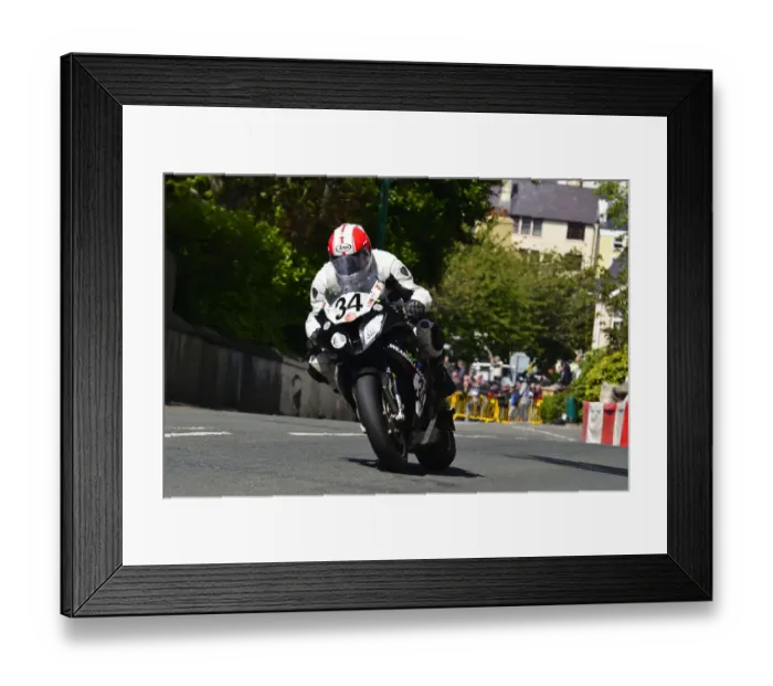 Framed Print : Ian Pattinson (Weardale BMW) 2015 Superbike TT Framed Print : Ian Pattinson (Weardale BMW) 2015 Superbike TT