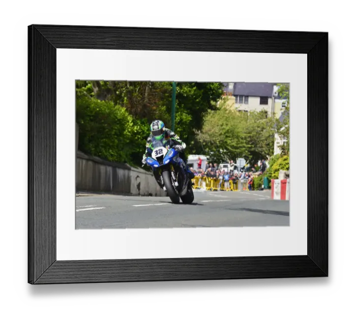 Framed Print : Michael Sweeny (Kawasaki) 2015 Superbike TT Framed Print : Michael Sweeny (Kawasaki) 2015 Superbike TT