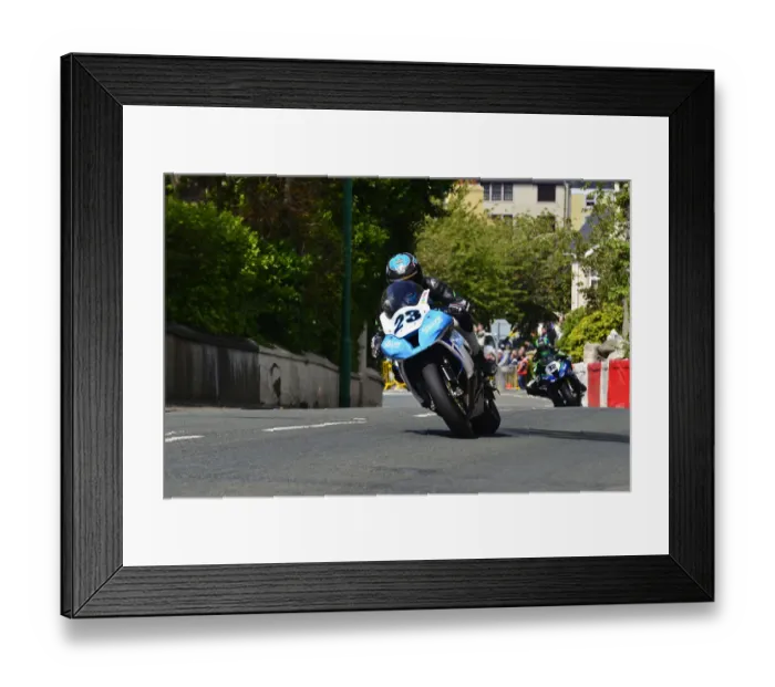 Framed Print : Russell Mountford (Kawasaki) 2015 Superbike TT Framed Print : Russell Mountford (Kawasaki) 2015 Superbike TT