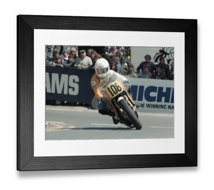 Framed Print : Terry Paviell (Shepherd Yamaha) 1985 Senior TT Framed Print : Terry Paviell (Shepherd Yamaha) 1985 Senior TT
