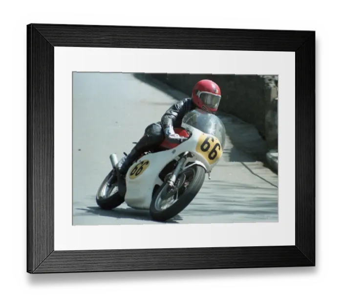 Framed Print : Larry Devlin (Yamaha) 1985 Senior TT Framed Print : Larry Devlin (Yamaha) 1985 Senior TT