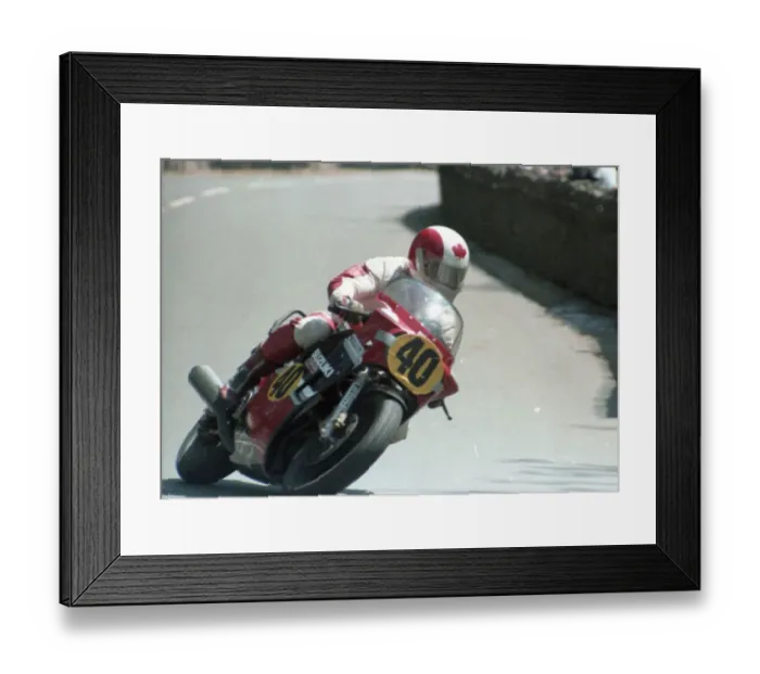Framed Print : Kevin Wilson (Suzuki) 1985 Senior TT