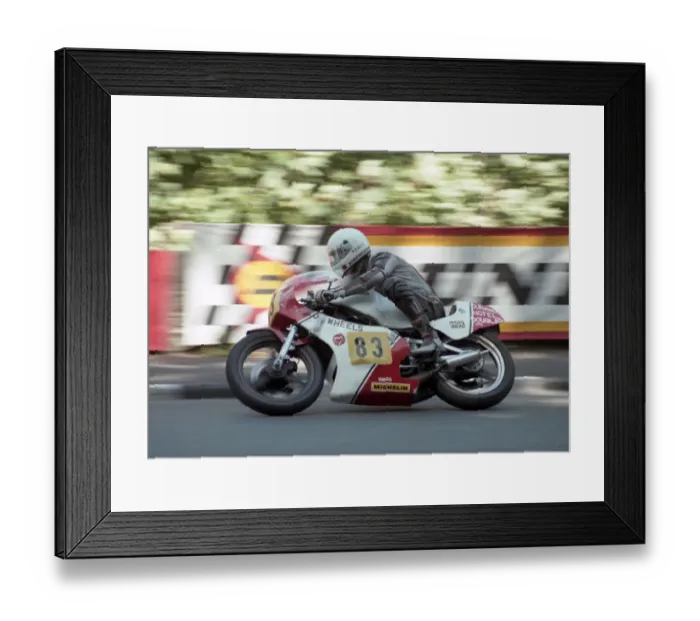 Framed Print : Eric Galbraith (Yamaha) 1985 Senior TT Framed Print : Eric Galbraith (Yamaha) 1985 Senior TT
