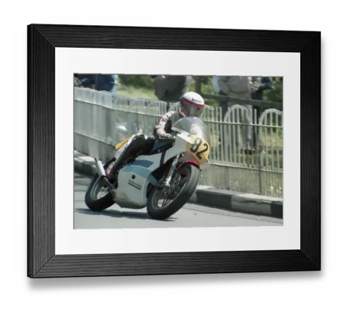 Framed Print : Dave Smith (Yamaha) 1985 Senior TT Framed Print : Dave Smith (Yamaha) 1985 Senior TT