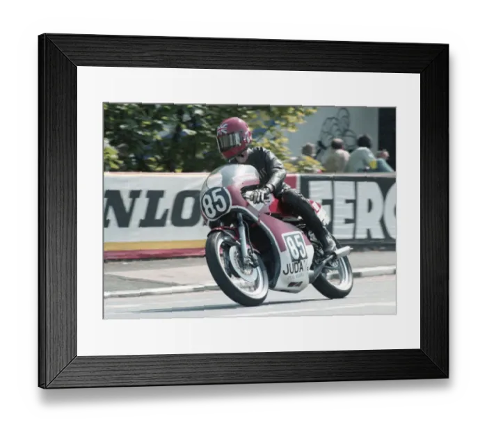 Framed Print : David Greenham (Yamaha) 1985 Formula Two TT Framed Print : David Greenham (Yamaha) 1985 Formula Two TT