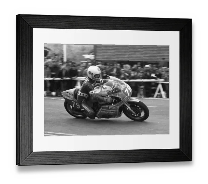 Framed Print : Mike James (H ands Suzuki) 1980 Formula One TT Framed Print : Mike James (H ands Suzuki) 1980 Formula One TT