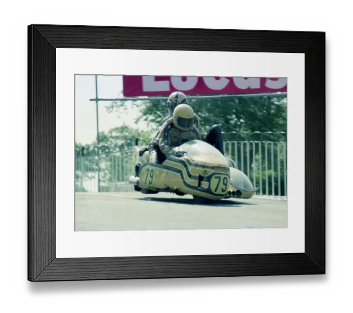 Framed Print : Alistair Lewis & Jim Law (Laverda) 1976 1000 Sidecar TT