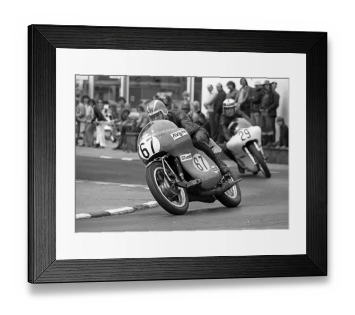 Framed Print : Barry Sims (Difazio Suzuki) 1975 Senior Manx Grand Prix Framed Print : Barry Sims (Difazio Suzuki) 1975 Senior Manx Grand Prix