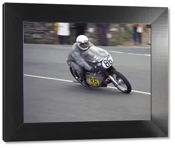 Ewen McKechnie (Crooks Suzuki) 1974 Senior Manx Grand Prix
