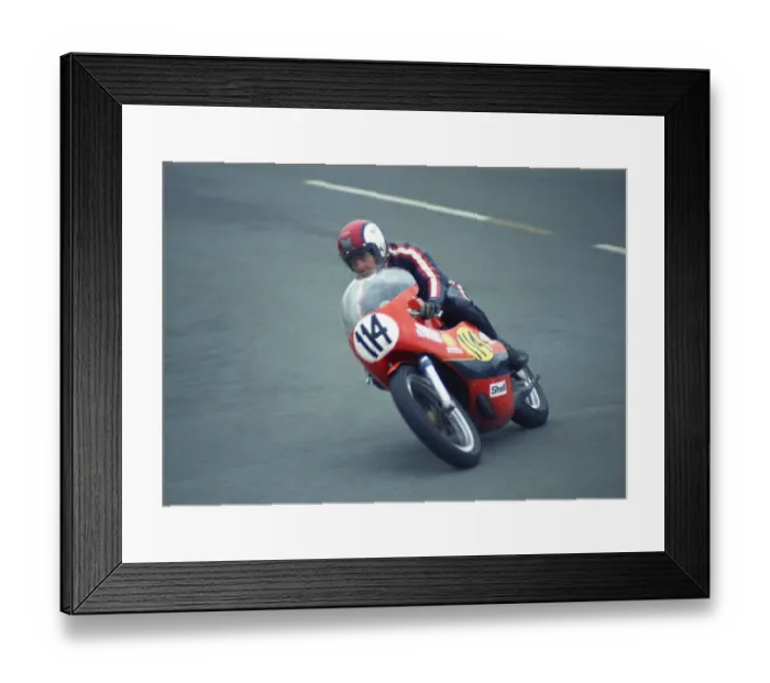 Framed Print : Pete Welfare (Suzuki) 1974 Senior Manx Grand Prix Framed Print : Pete Welfare (Suzuki) 1974 Senior Manx Grand Prix