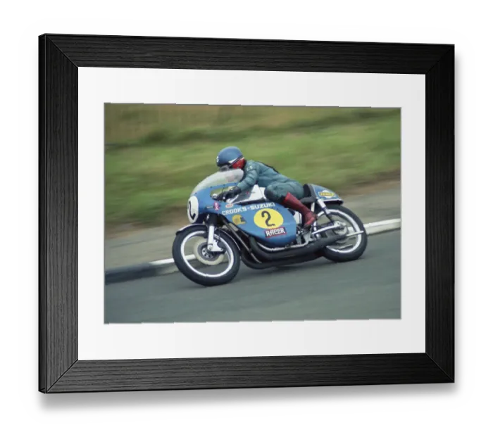 Framed Print : Les Trotter (Crooks Suzuki) 1974 Senior Manx Grand Prix Framed Print : Les Trotter (Crooks Suzuki) 1974 Senior Manx Grand Prix