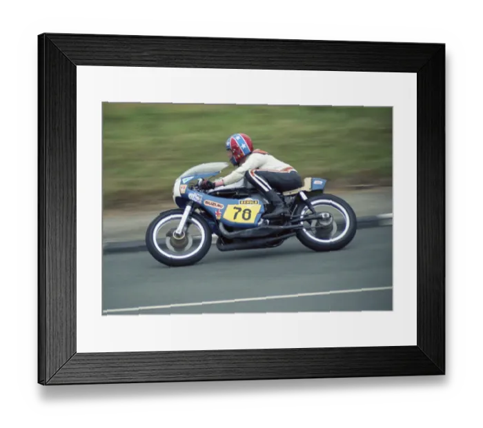 Framed Print : Dave Sharratt (Suzuki) 1974 Senior Manx Grand Prix Framed Print : Dave Sharratt (Suzuki) 1974 Senior Manx Grand Prix