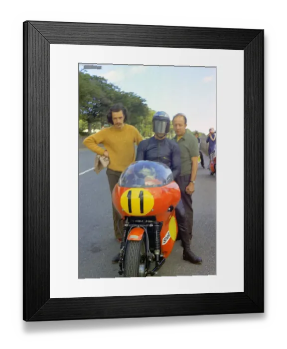 Framed Print : Barry Sims (Difazio Suzuki) 1973 Senior Manx Grand Prix Framed Print : Barry Sims (Difazio Suzuki) 1973 Senior Manx Grand Prix