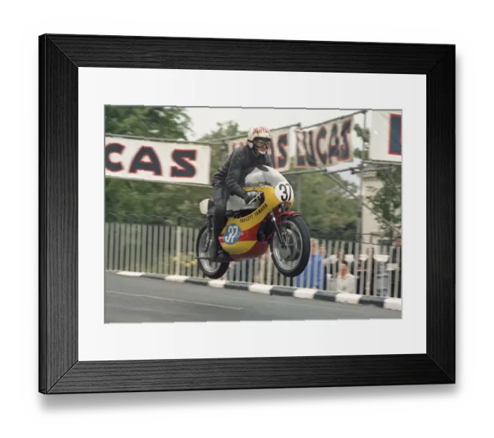 Framed Print : Dudley Robinson (Padgett Yamaha) 1971 Junior TT
