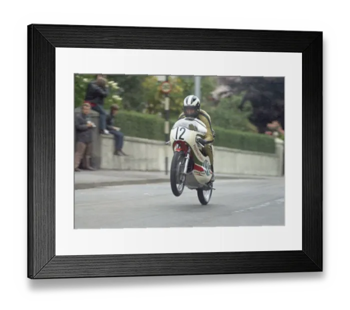 Framed Print : Phil Read (Yamaha) 1971 Junior TT Framed Print : Phil Read (Yamaha) 1971 Junior TT