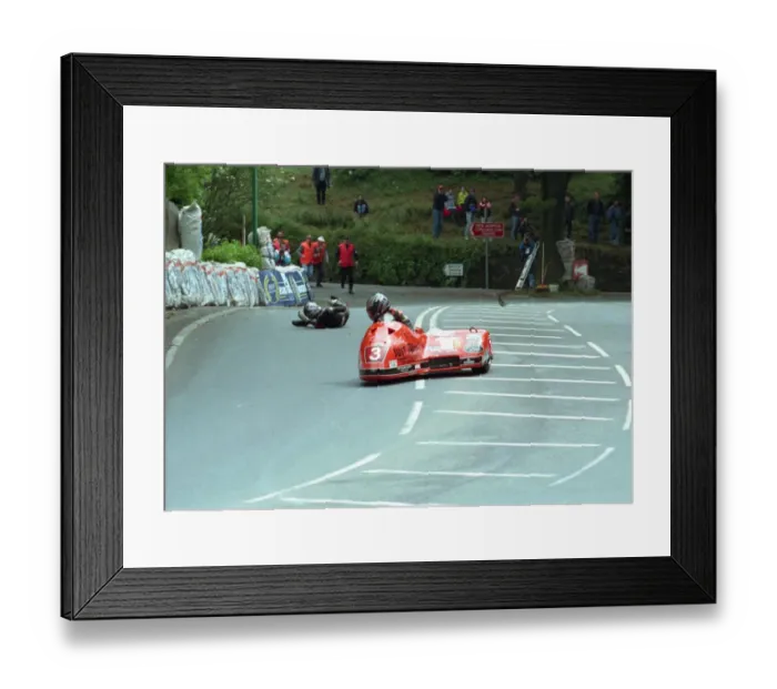 Framed Print : Tom Hanks & Steve Wilson (Tamzine Windle Yamaha) 1998 Sidecar TT Framed Print : Tom Hanks & Steve Wilson (Tamzine Windle Yamaha) 1998 Sidecar TT