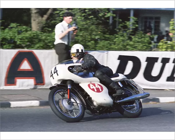 Alan Peck (Triumph) 1967 500 Production TT
