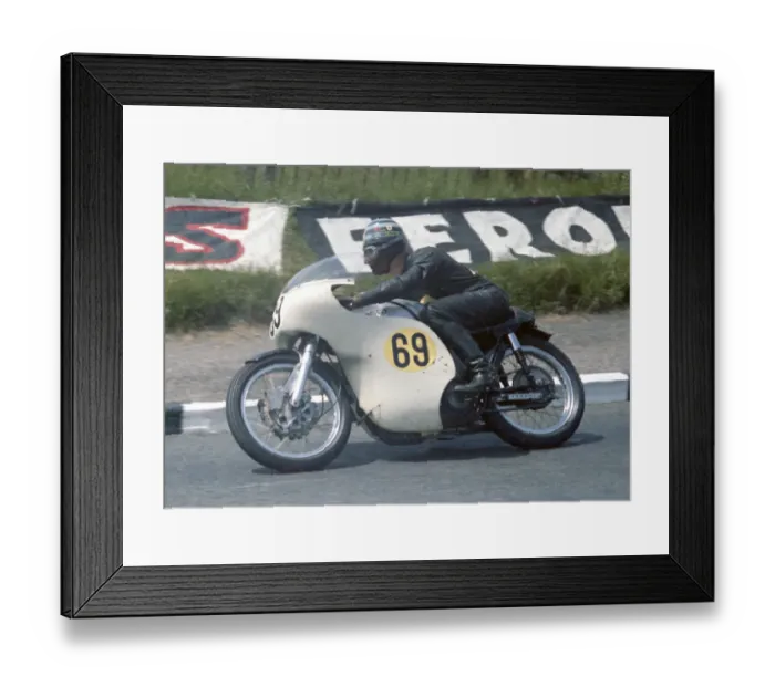 Framed Print : Albert Moule (Norton) 1967 Senior TT Framed Print : Albert Moule (Norton) 1967 Senior TT
