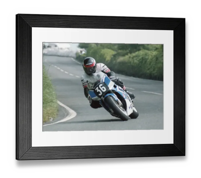 Framed Print : Robert Grant (Suzuki) 1992 Supersport 400 TT
