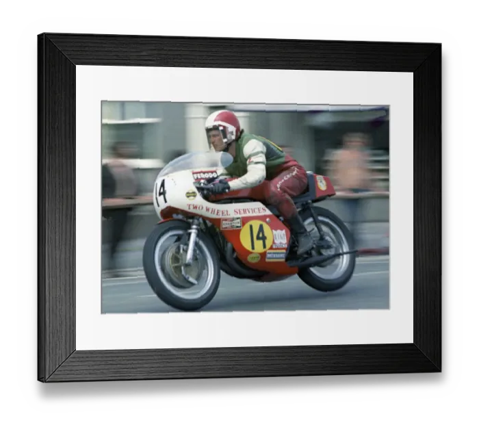 Framed Print : Roger Nicholls (TWS Suzuki) 1973 Senior TT Framed Print : Roger Nicholls (TWS Suzuki) 1973 Senior TT
