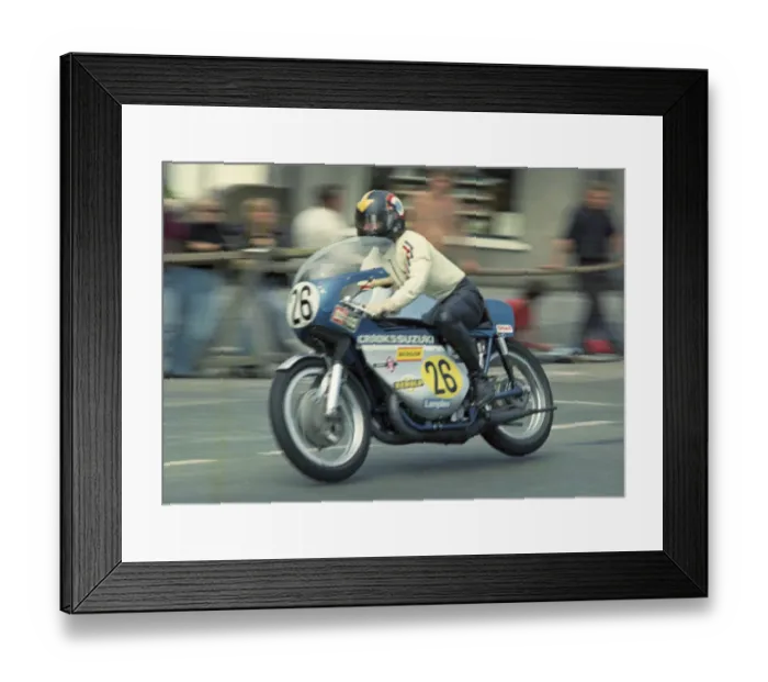 Framed Print : Dudley Robinson (Crooks Suzuki) 1973 Senior TT Framed Print : Dudley Robinson (Crooks Suzuki) 1973 Senior TT
