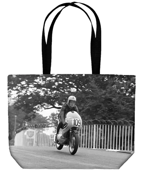 Eric Hudson (Yamaha) 1972 Junior Manx Grand Prix