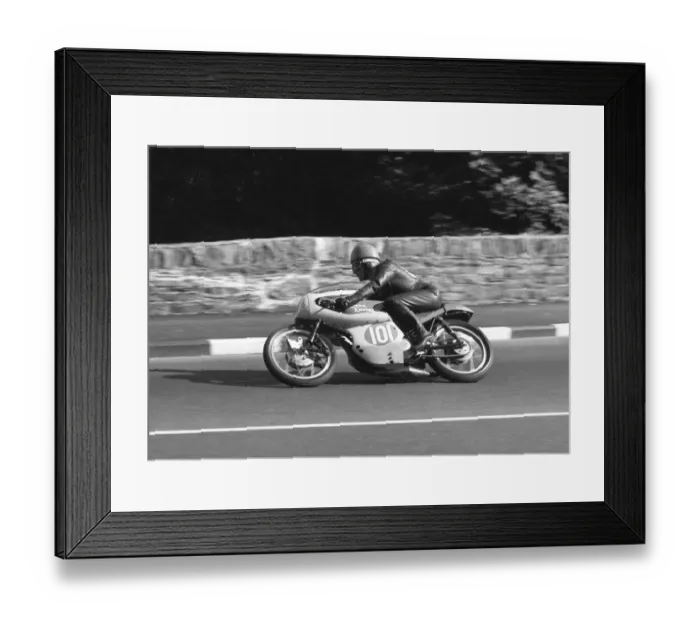 Framed Print : Neil Kelly (Royal Enfield) 1965 Lightweight Manx Grand Prix