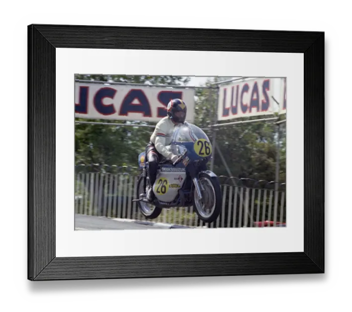 Framed Print : Dudley Robinson (Crooks Suzuki) 1973 Senior TT Framed Print : Dudley Robinson (Crooks Suzuki) 1973 Senior TT