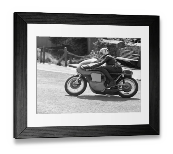 Framed Print : Roger Cope (Yamsel) 1973 Senior Manx Grand Prix practice Framed Print : Roger Cope (Yamsel) 1973 Senior Manx Grand Prix practice