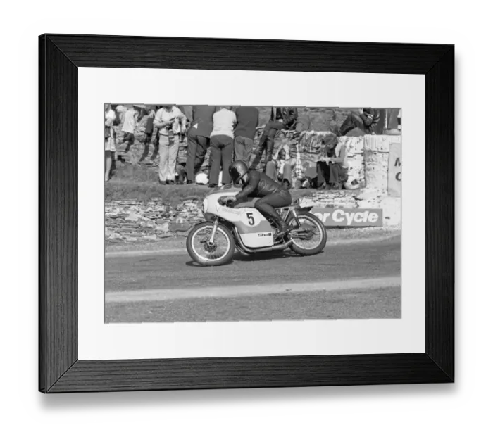Framed Print : John Caffrey (Vendetta Weslake) 1973 Senior Manx Grand Prix Framed Print : John Caffrey (Vendetta Weslake) 1973 Senior Manx Grand Prix