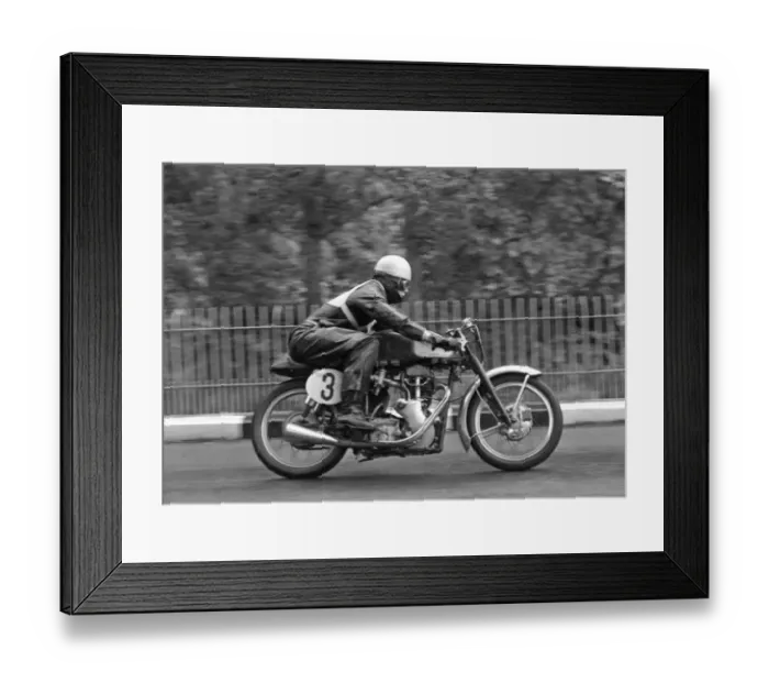 Framed Print : John Findlay (Velocette) 1965 Senior Manx Grand Prix Framed Print : John Findlay (Velocette) 1965 Senior Manx Grand Prix
