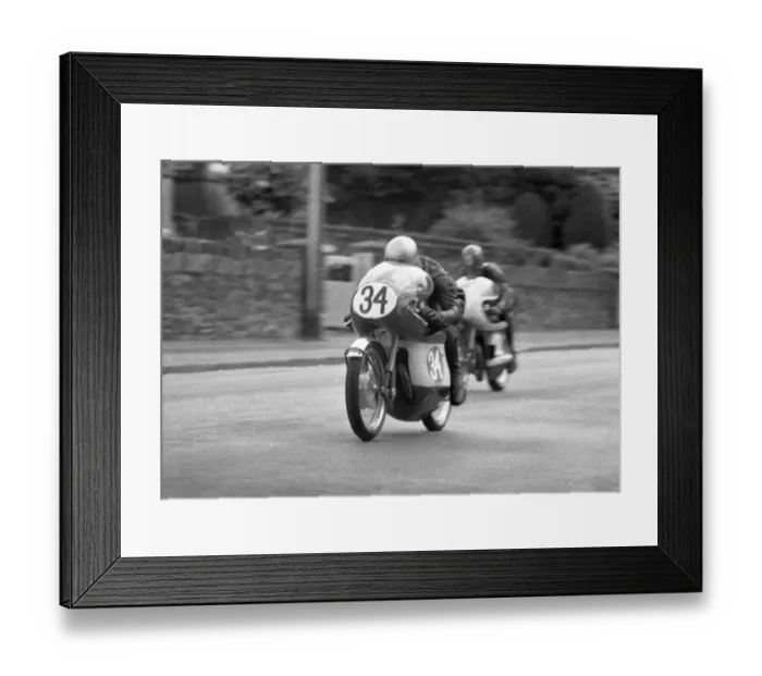 Framed Print : David Lindsay (Greeves) 1966 Lightweight Manx Grand Prix