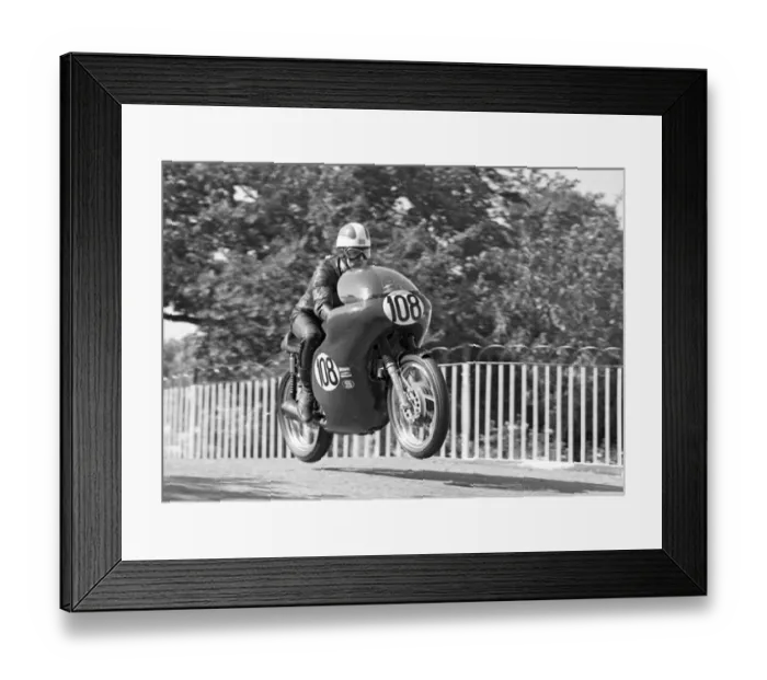 Framed Print : Ken Huggett (Kettle Norton) 1971 Senior Manx Grand Prix Framed Print : Ken Huggett (Kettle Norton) 1971 Senior Manx Grand Prix