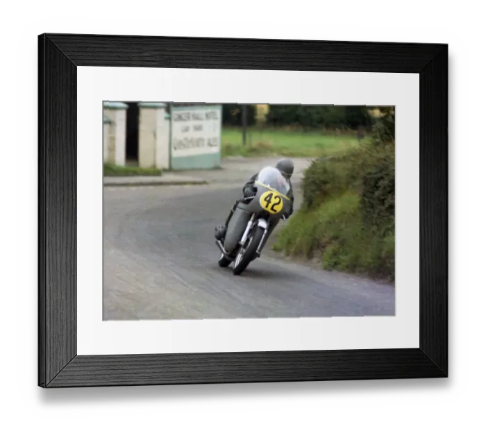 Framed Print : Chris Bond (Triumph Metisse) 1968 Senior Manx Grand Prix Framed Print : Chris Bond (Triumph Metisse) 1968 Senior Manx Grand Prix
