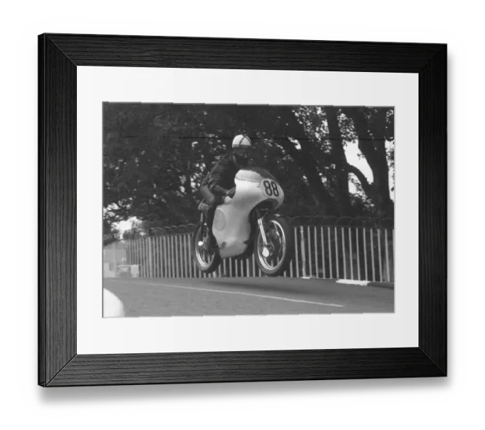 Framed Print : Chris Williams (Norton) 1962 Senior Manx Grand Prix Framed Print : Chris Williams (Norton) 1962 Senior Manx Grand Prix