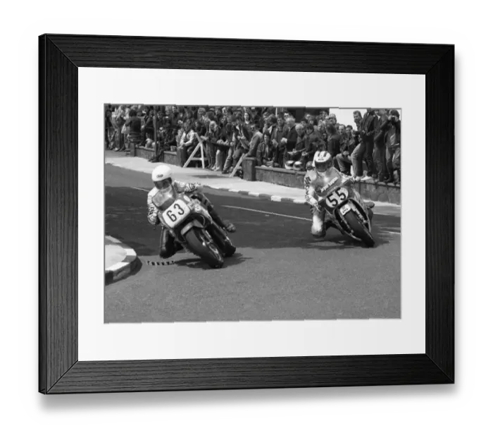 Framed Print : Roger Hurst (Yamaha) & Rene Rasmussen (Yoshimura Suzuki) 1986 Formula One TT Framed Print : Roger Hurst (Yamaha) & Rene Rasmussen (Yoshimura Suzuki) 1986 Formula One TT