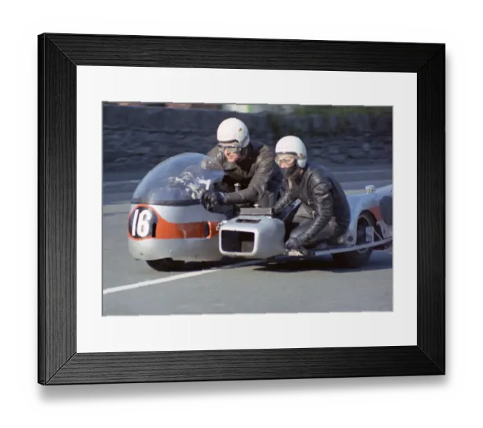 Framed Print : Eric Parkinson & Barbara Lawes (Crescent) 1969 500 Sidecar TT Framed Print : Eric Parkinson & Barbara Lawes (Crescent) 1969 500 Sidecar TT