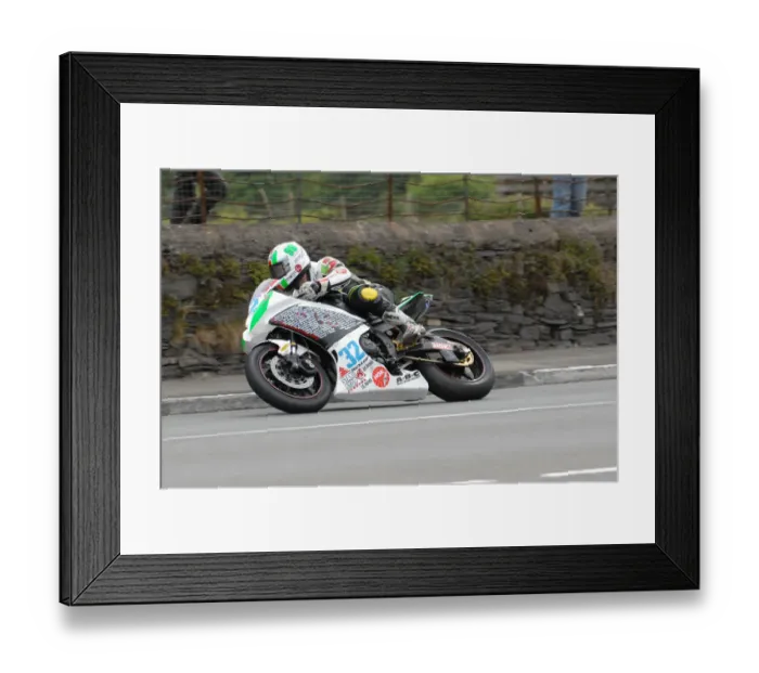 Framed Print : Paul Owen (Yamaha) 2010 Supersport TT Framed Print : Paul Owen (Yamaha) 2010 Supersport TT