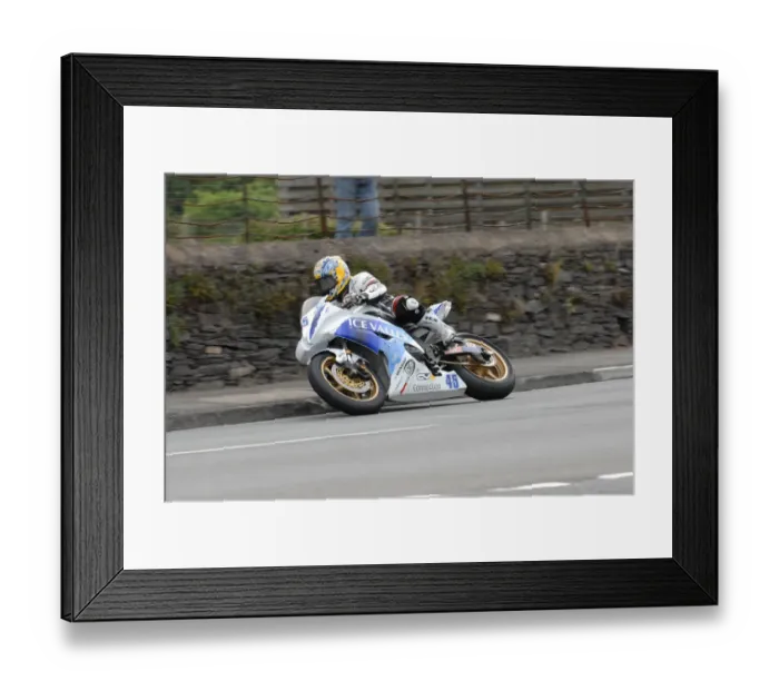 Framed Print : Paul Shoesmith (Yamaha) 2010 Supersport TT Framed Print : Paul Shoesmith (Yamaha) 2010 Supersport TT