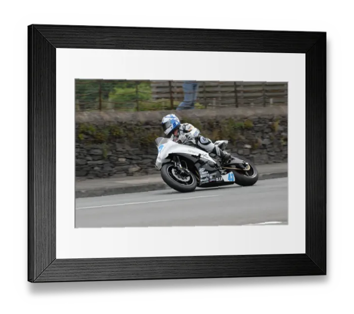 Framed Print : Steve Mercer (Suzuki) 2010 Supersport TT Framed Print : Steve Mercer (Suzuki) 2010 Supersport TT